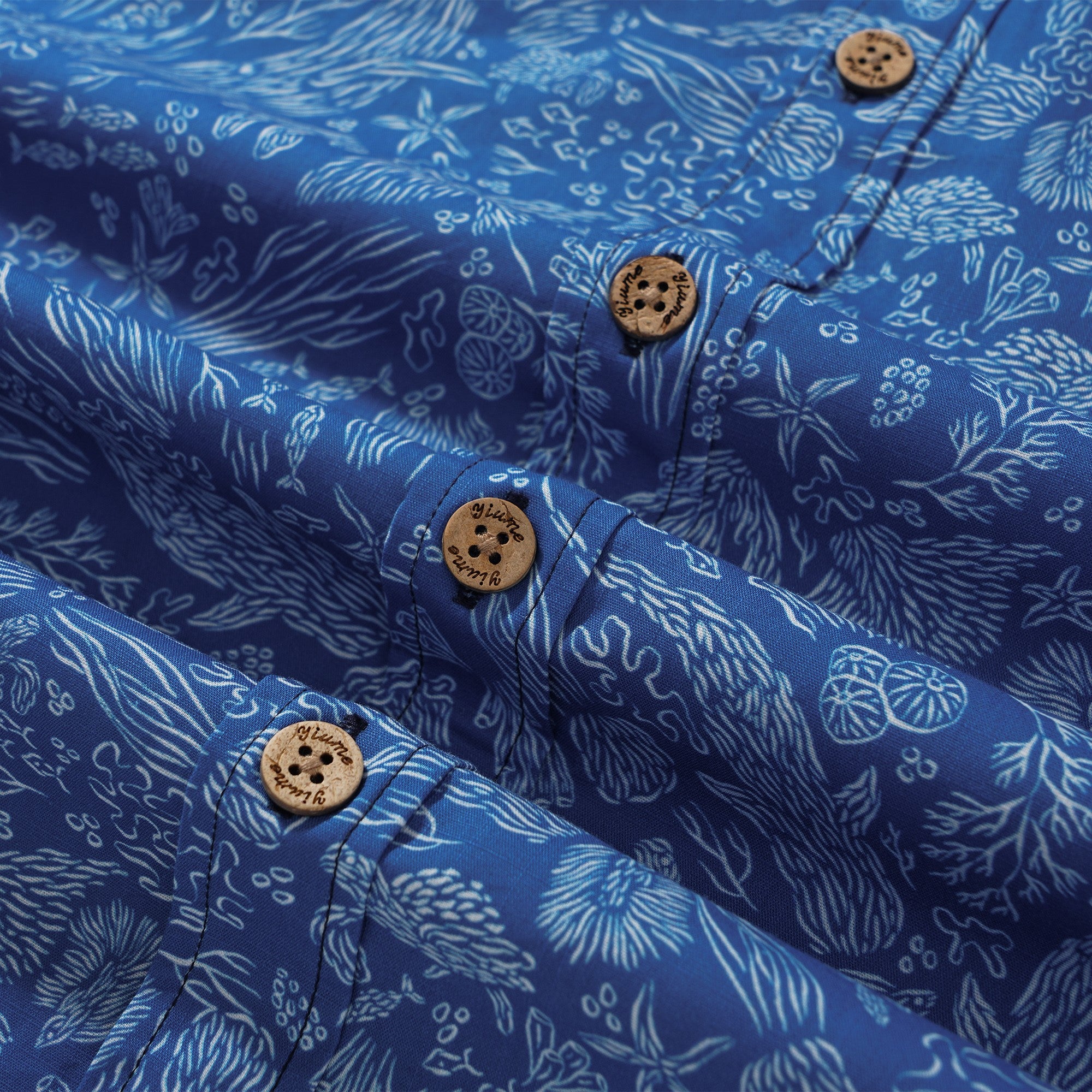 Herren-Hawaiian-Hemd Kurzarm-Button-Down 100% Baumwollblau Aloha All ist Wasser und Wasser ist alles von Circe Oropeza