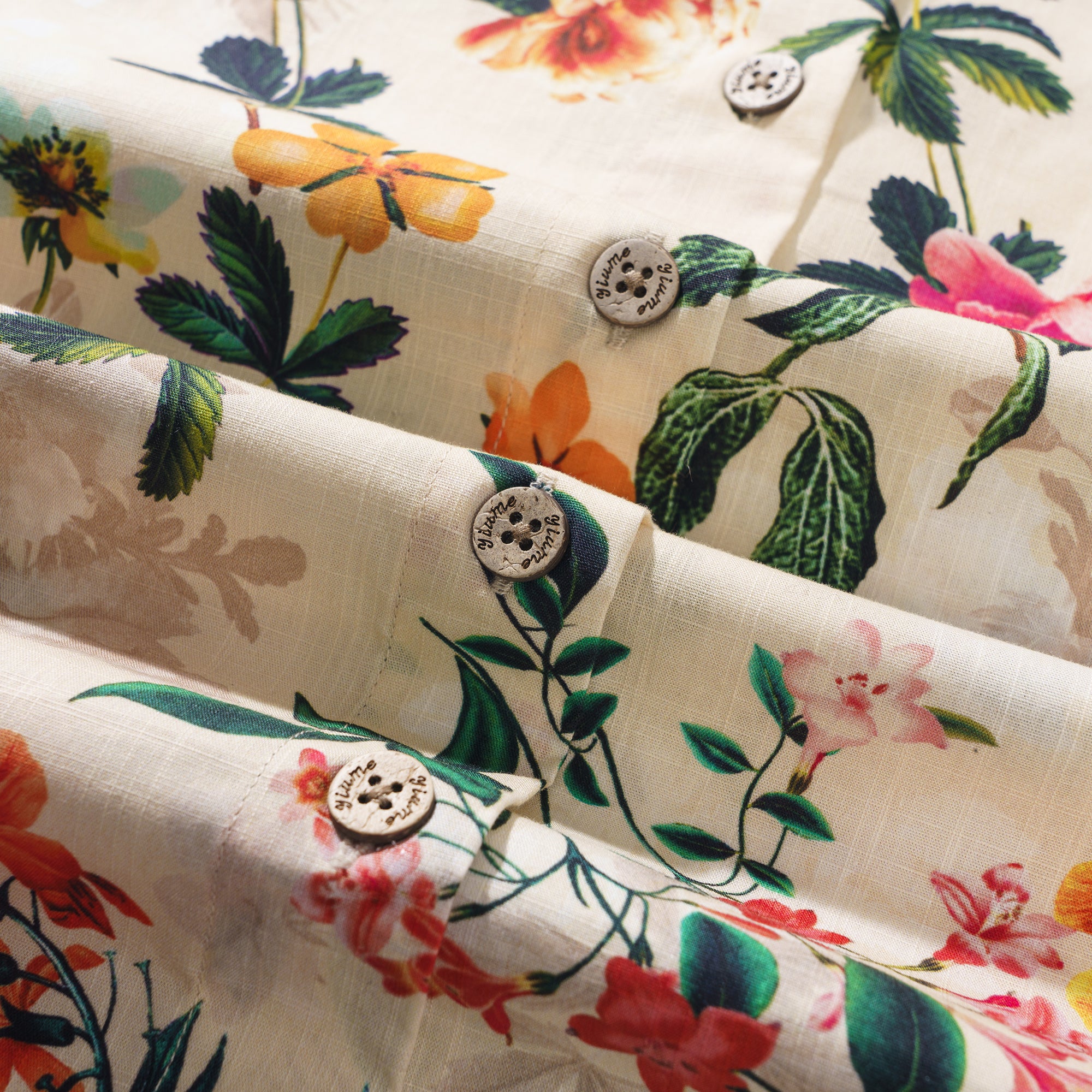 Radiance Florale Chemise à Manches Courtes Boutonnée 100% Coton pour Femmes Beige Aloha Hawaïenne