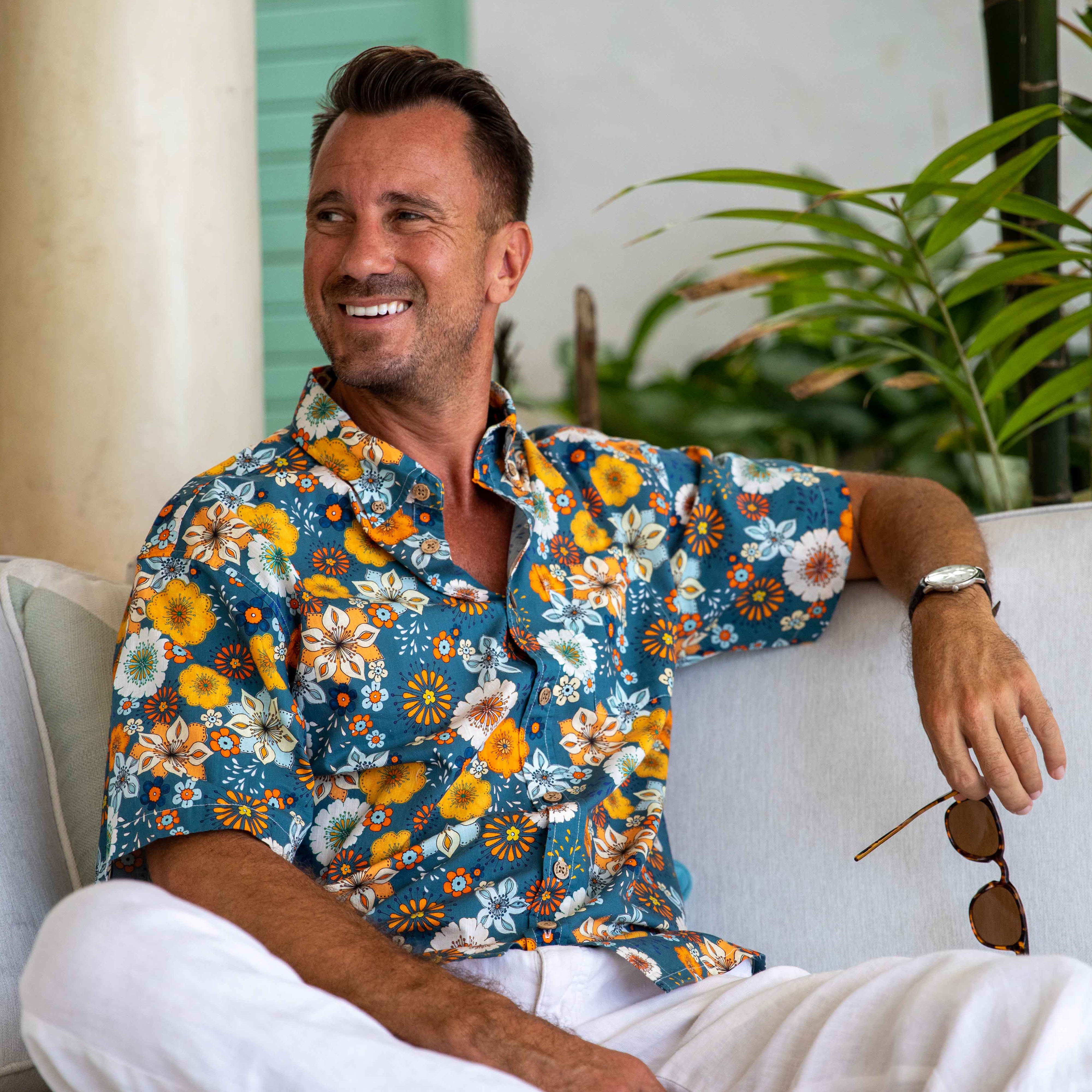 Chemise hawaïenne pour hommes, imprimé Floral des années 60 par Samantha O'Malley, chemise Aloha boutonnée en coton à manches courtes