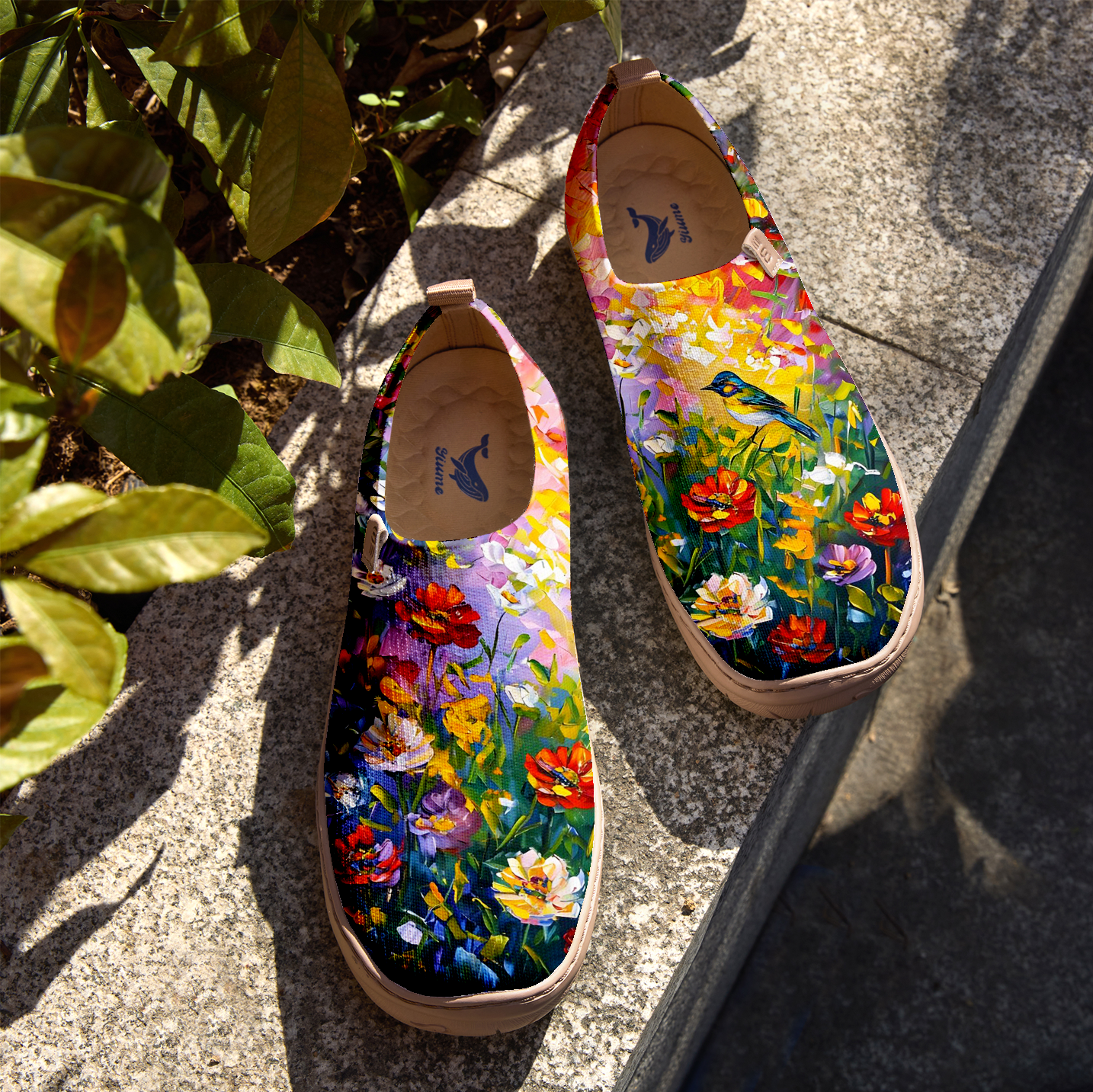 Paint d'huile oiseaux et fleurs chaussures de femmes bleues chaussures bleues florales