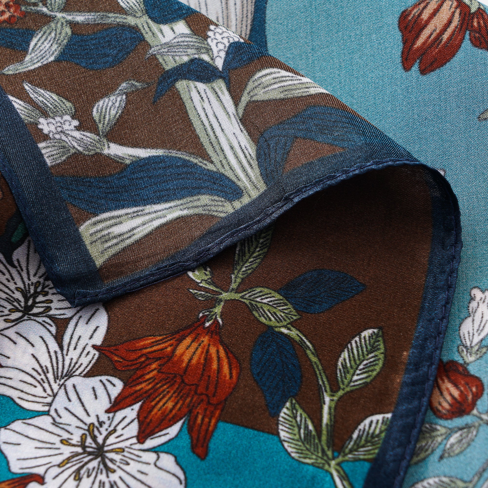 Écharpe carrée florale 100% Mulberry Silk Enchanted Voyage floral Enchanted Voyage Floral 100% Silk 53 * 53 cm