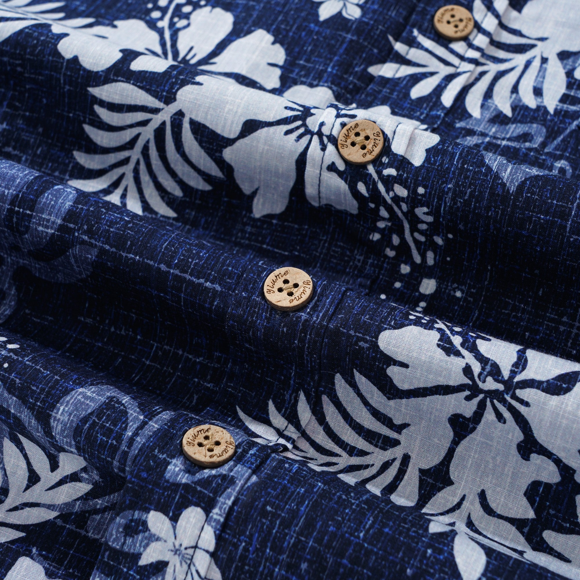 Tropisches hawaiianisches Hemd für Männer atmungsaktives Hemd Blaues kurzärmeliges Knopffalten-Falten-Hemd