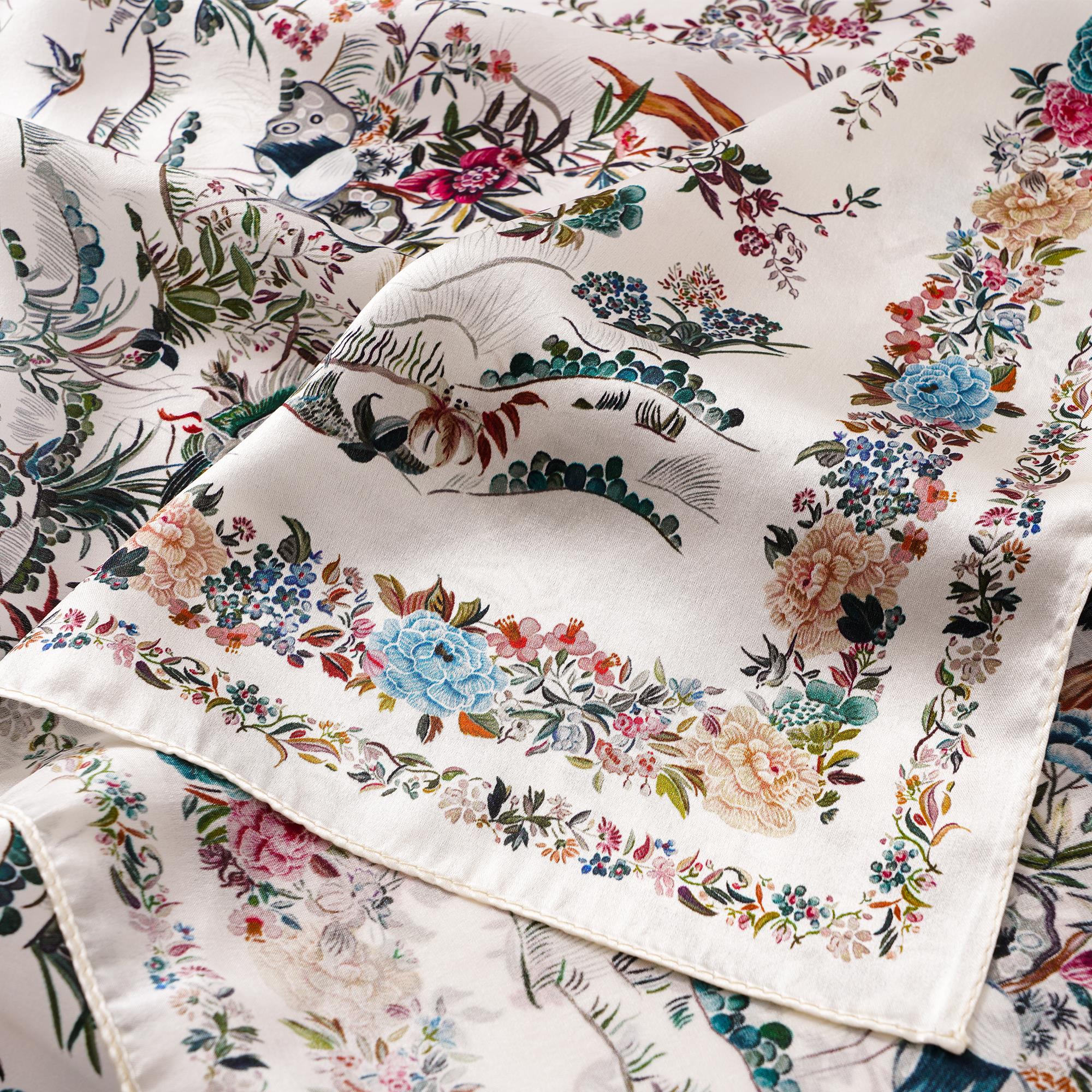 Blumenförmiger, rechteckiger Schal aus 100% Maulbeerseide - Frühlingsrausch