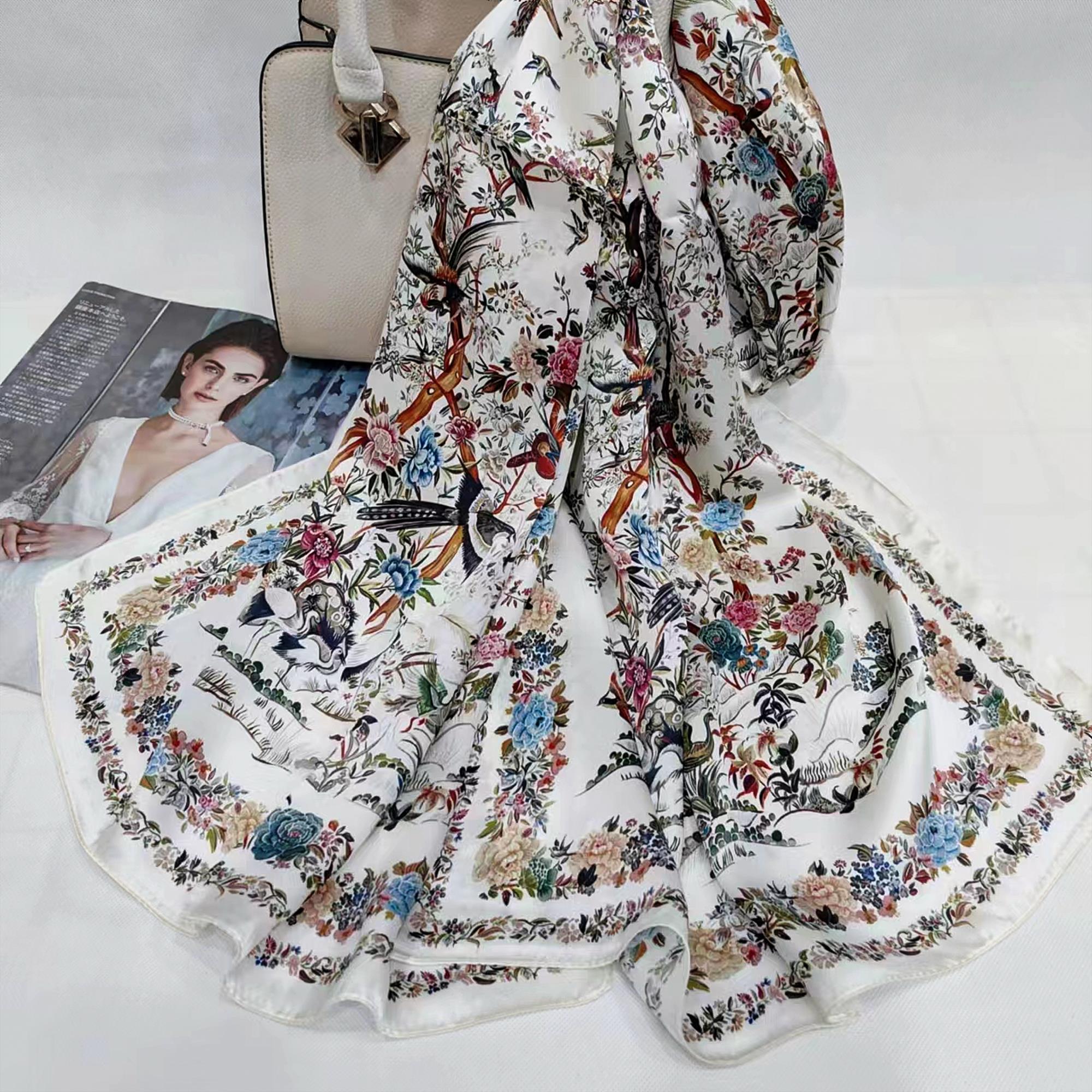 Blumenförmiger, rechteckiger Schal aus 100% Maulbeerseide - Frühlingsrausch