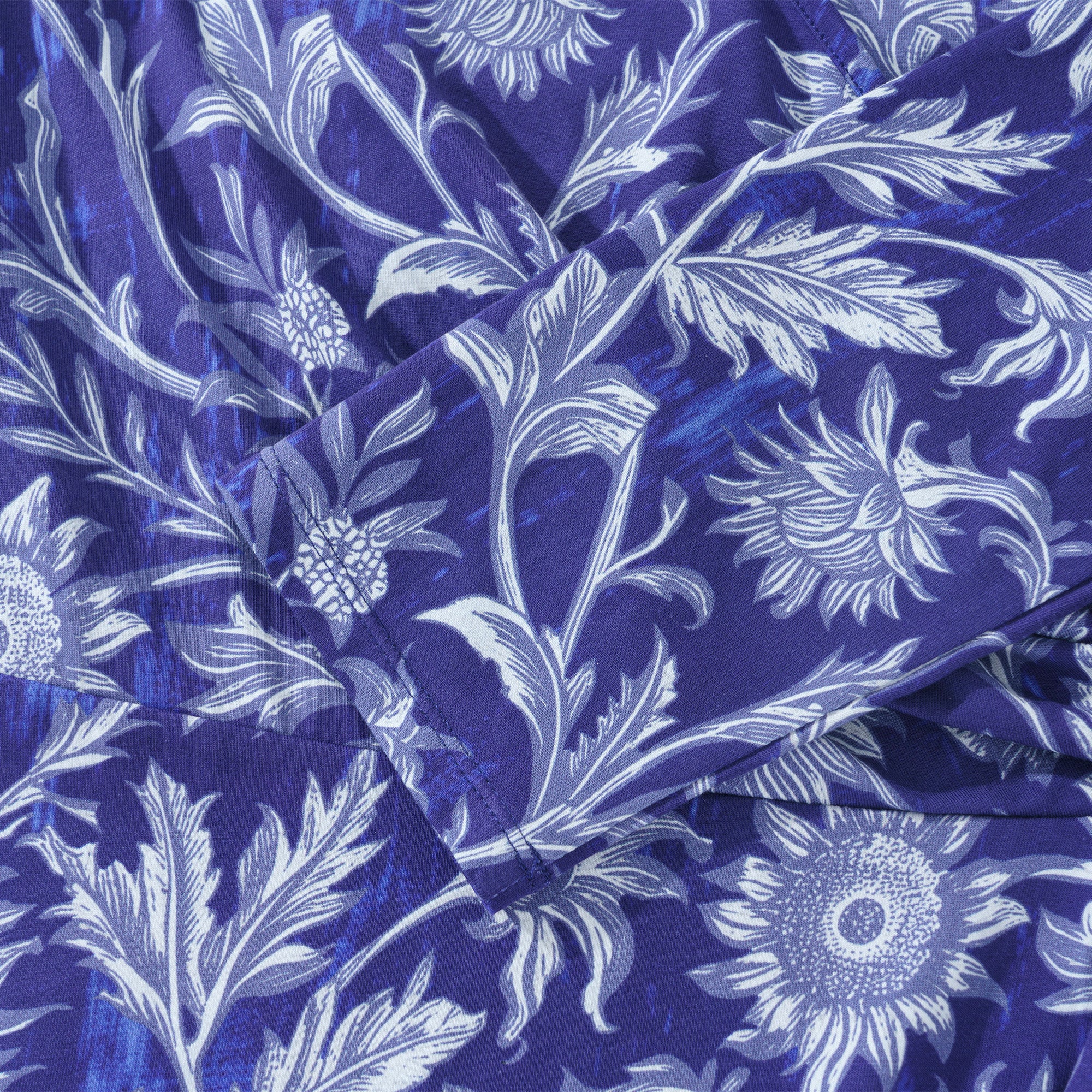 Robe hawaïenne pour femmes en bleu et blanc, en porcelaine, avec des tournesols, décolleté en V et manches longues