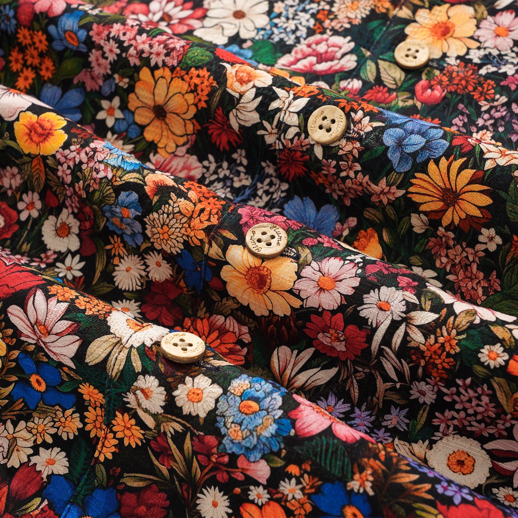 100% Silk Men's Hawaiian Shirt Cold Camp Camp à manches courtes 100% Silk Blue Aloha parmi les fleurs