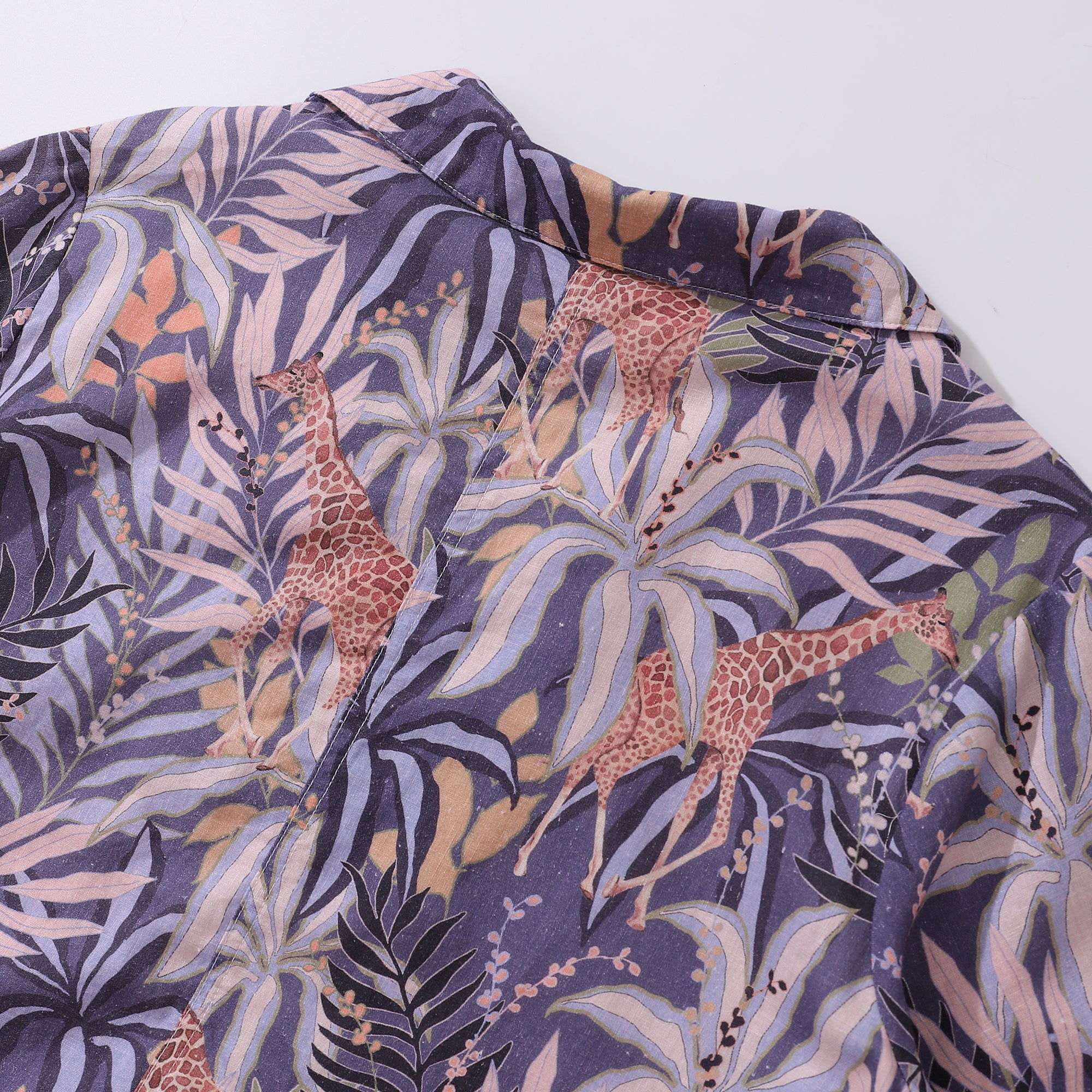 Robe hawaïenne pour femmes Robe de vacances tropicale Imprimé girafe tropical par Samantha O' Malley Robe à col en V