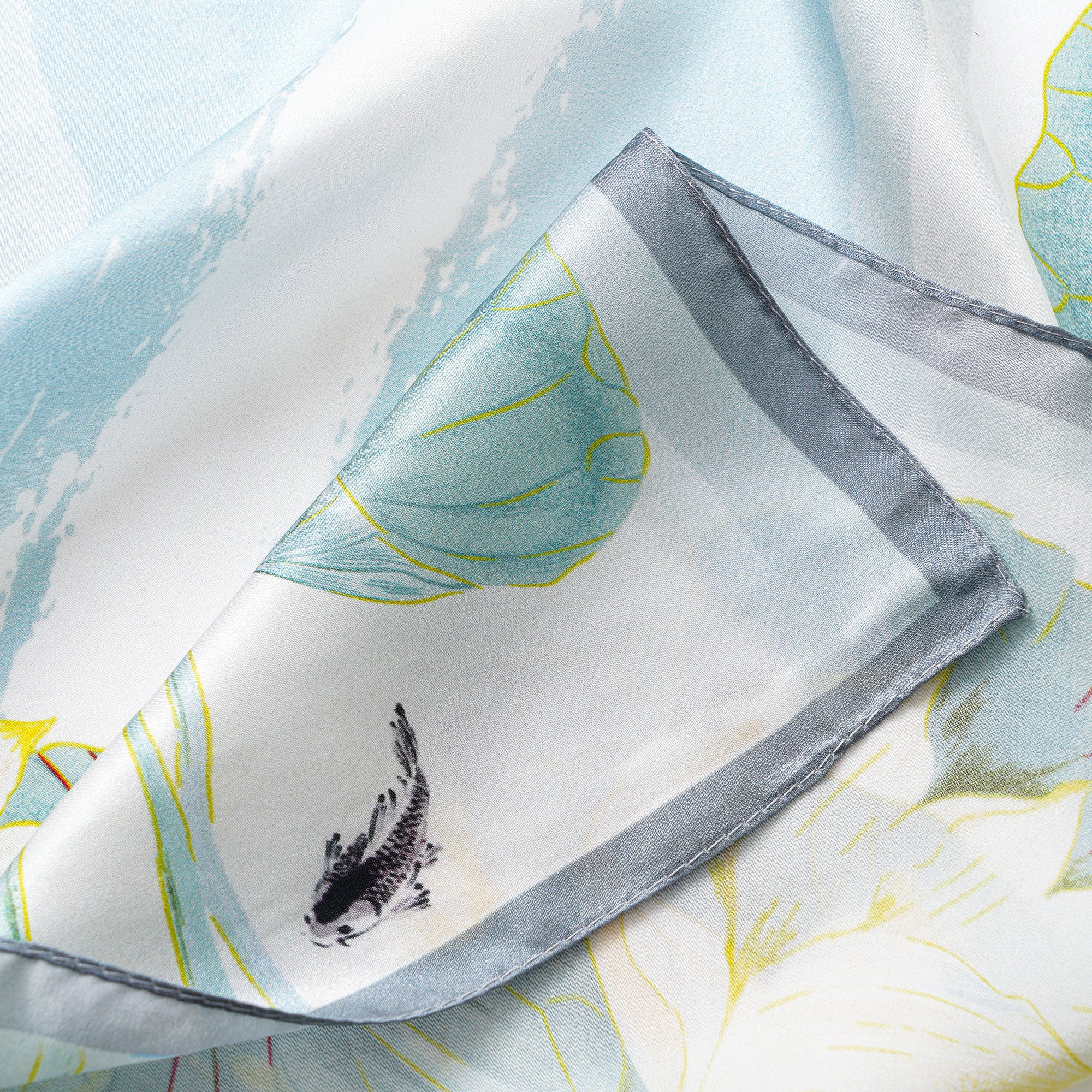 Écharpe carrée florale 100% Mulberry Silk Tranquil Lotus Dreamscape