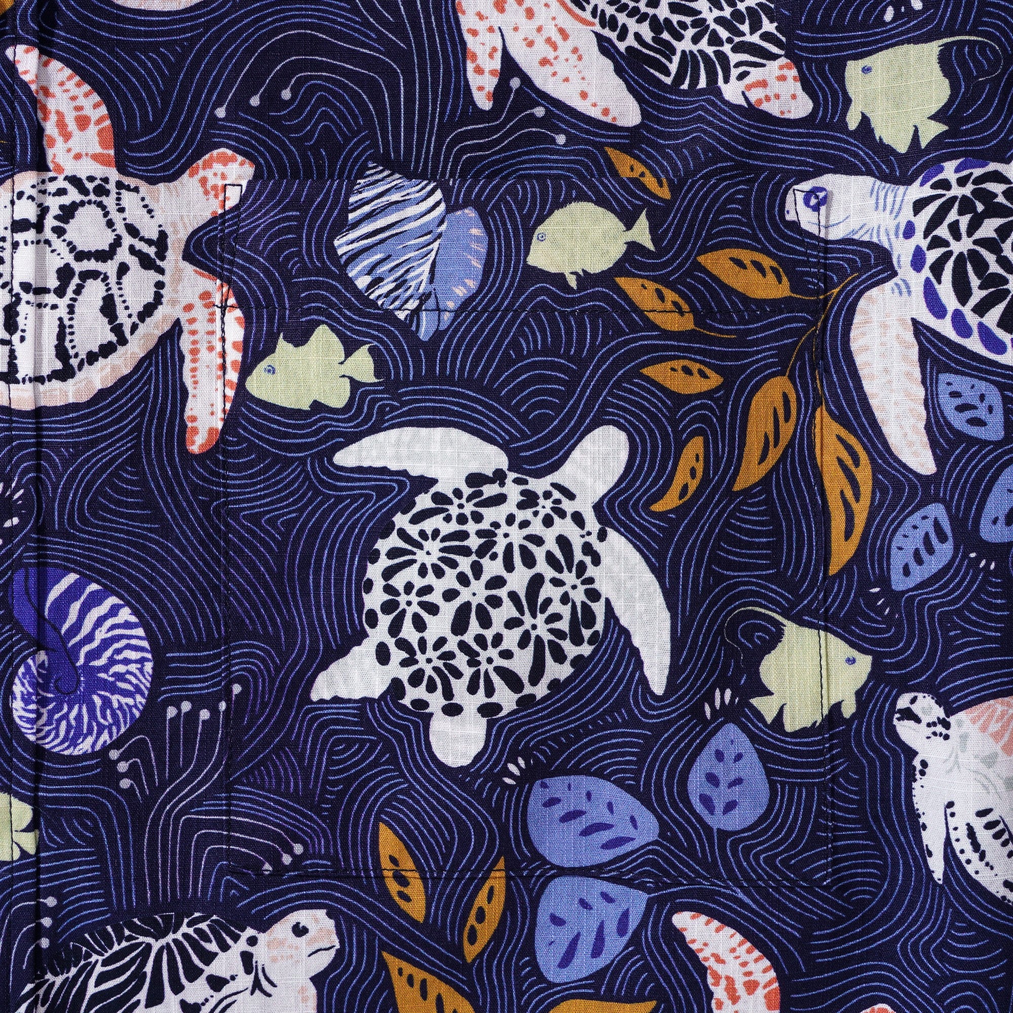 Chemise hawaïenne masculine bouton à manches courtes 100% coton bleu Aloha Happy Sea Turtles Family Navy Blue par Annick
