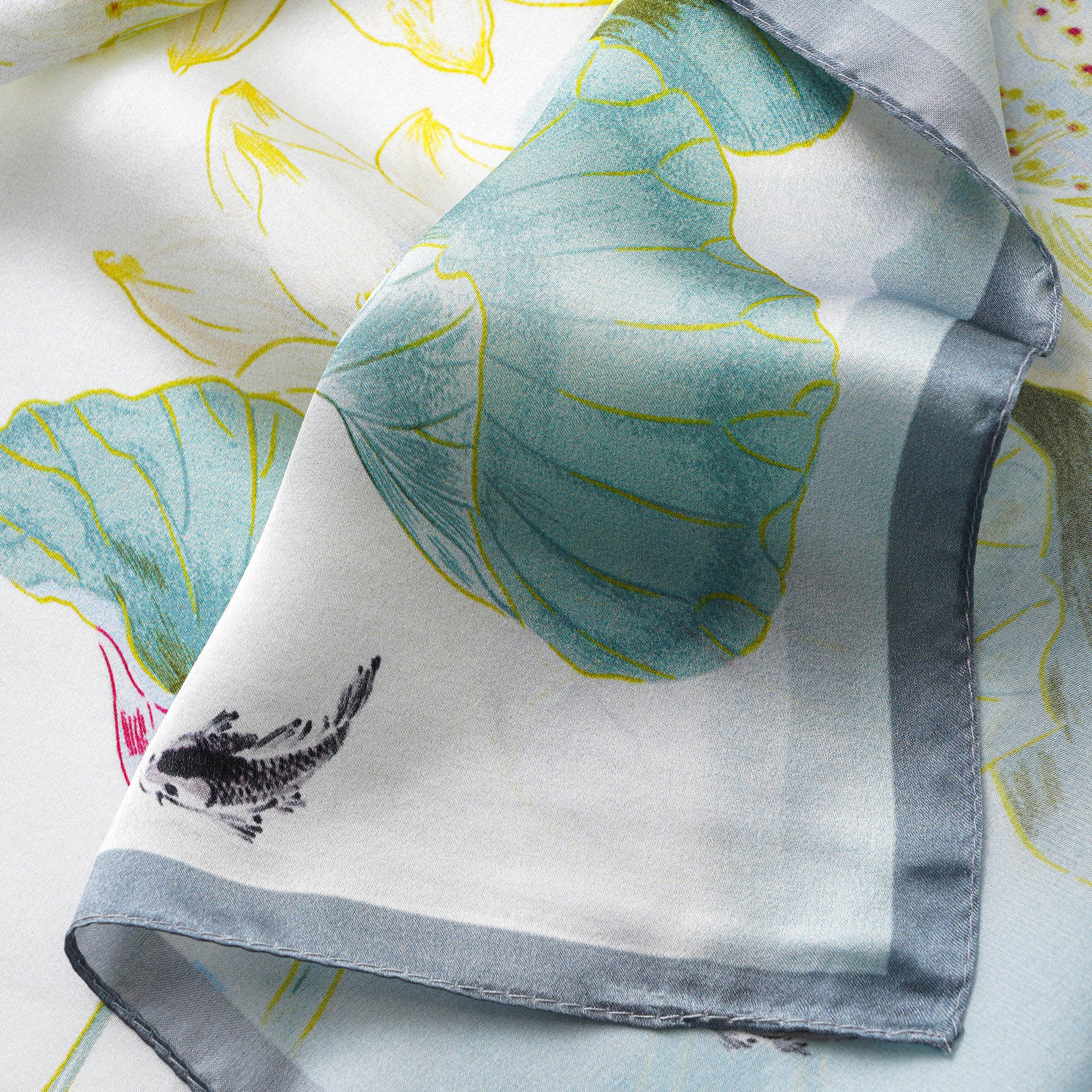 Écharpe carrée florale 100% Mulberry Silk Tranquil Lotus Dreamscape