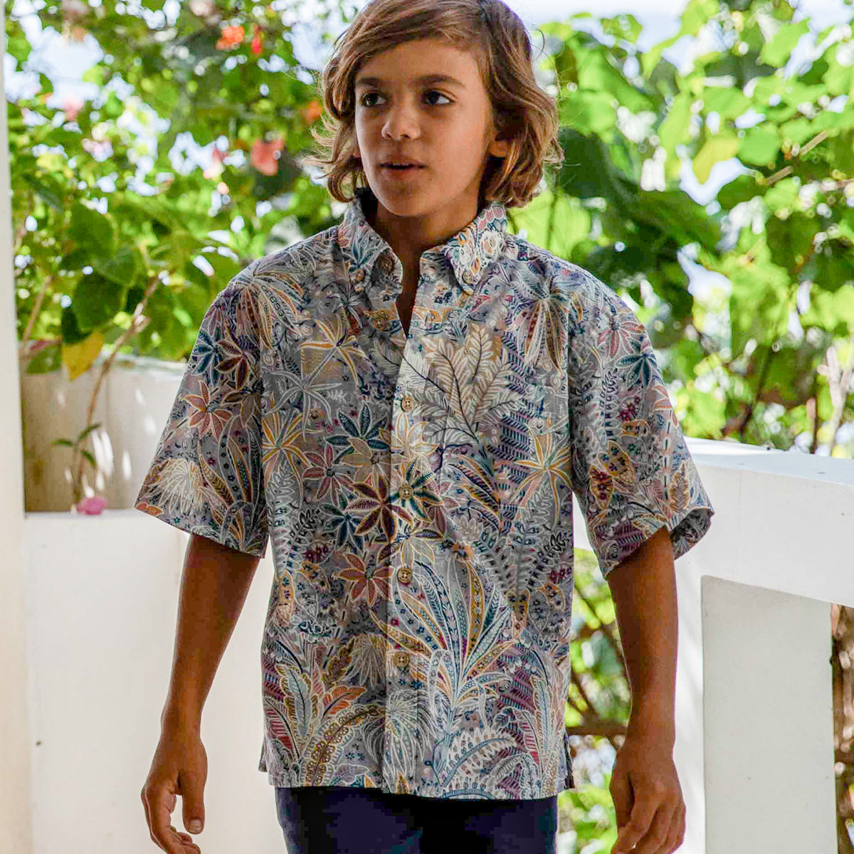 Camisa Hawaiana Infantil Estampado Palmeras Tropicales Algodón Botones Manga Corta