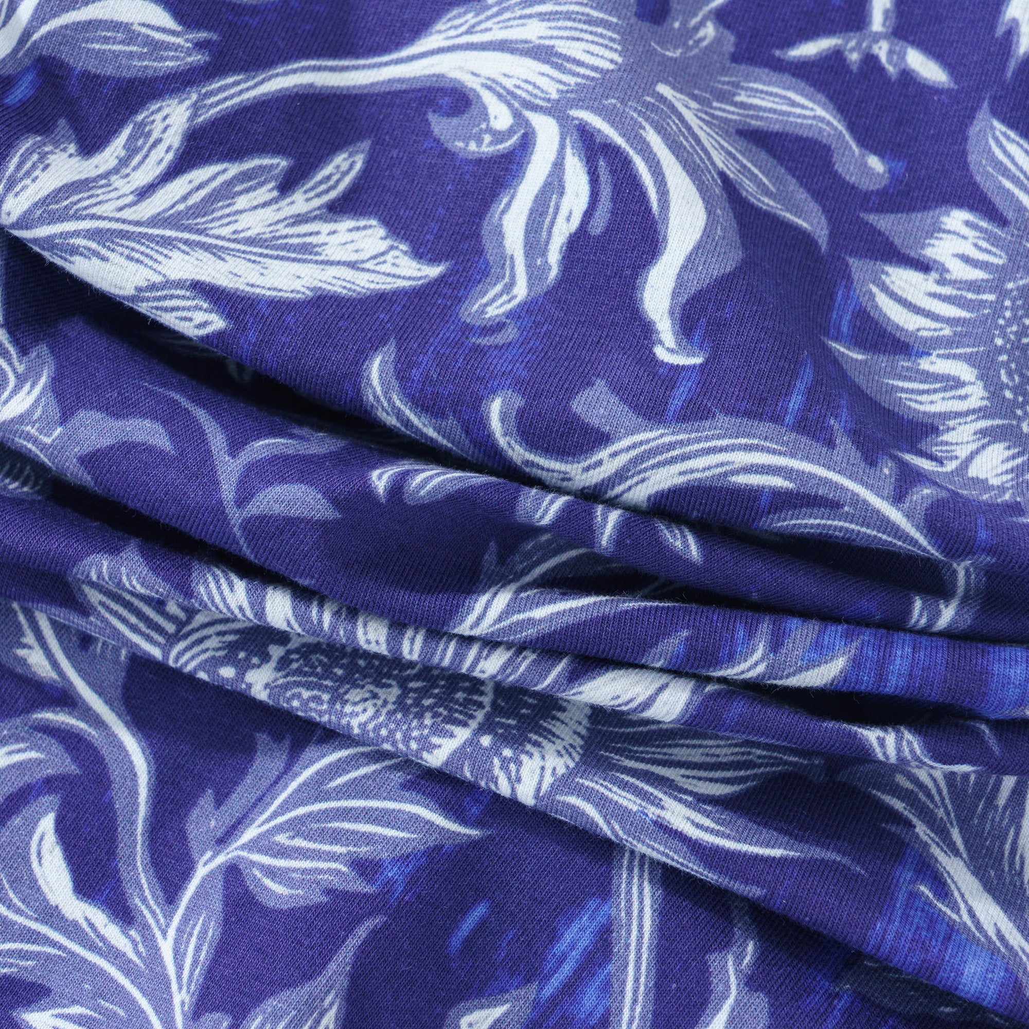 Robe hawaïenne pour femmes en bleu et blanc, en porcelaine, avec des tournesols, décolleté en V et manches longues