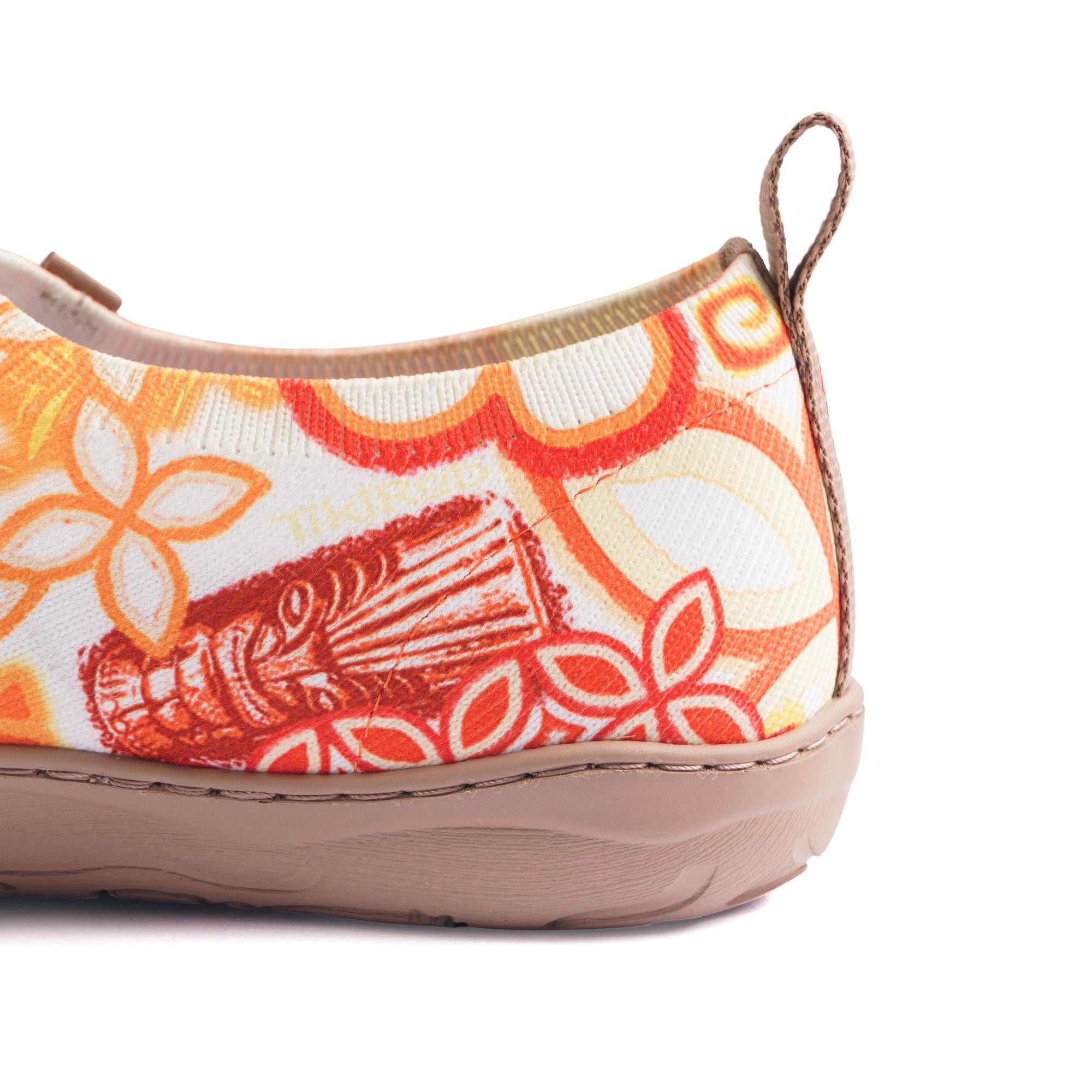 Tiki imprimer des chaussures à enfiler pour femmes par des baskets en toile peinte en tikirob