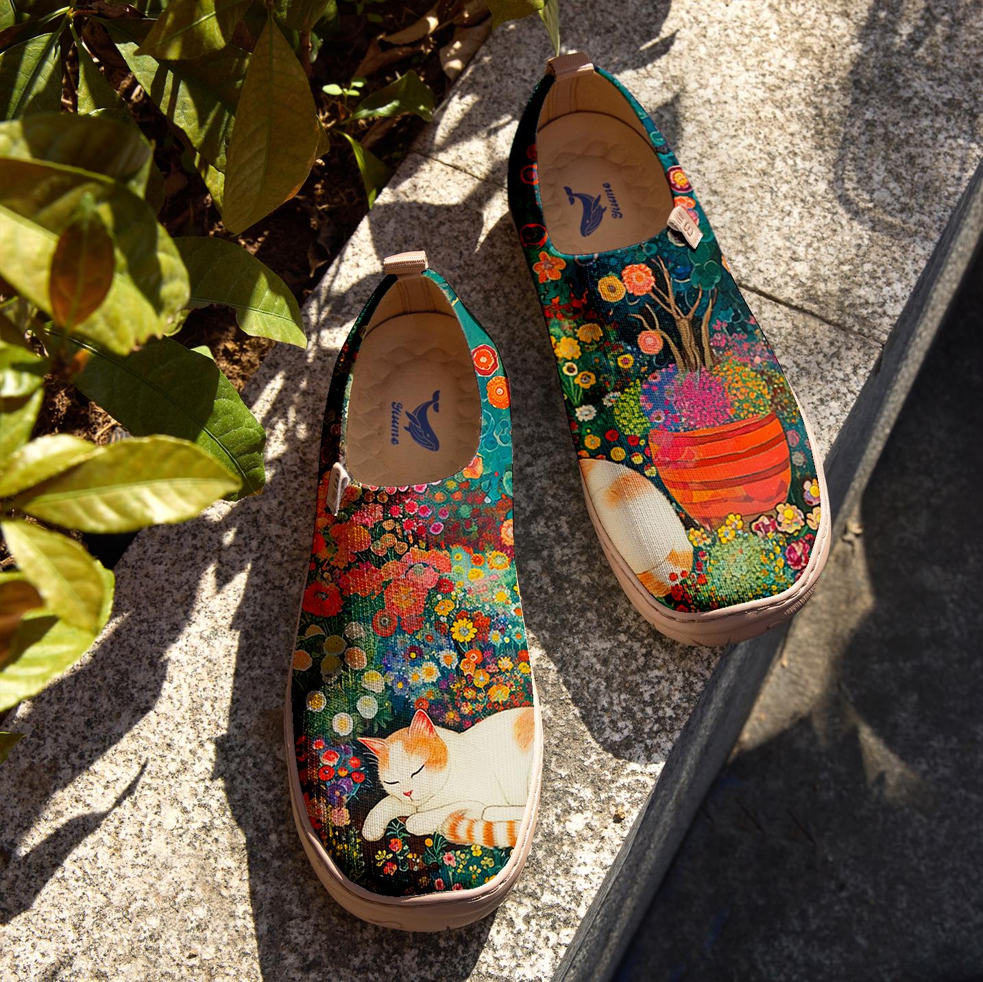 Yiume Frauenkunst Slip-on-Schuhe bequeme atmungsaktive Strick-Freizeitschuhe, schnurren Blütenblätter grüne Blume Kitty Meadow