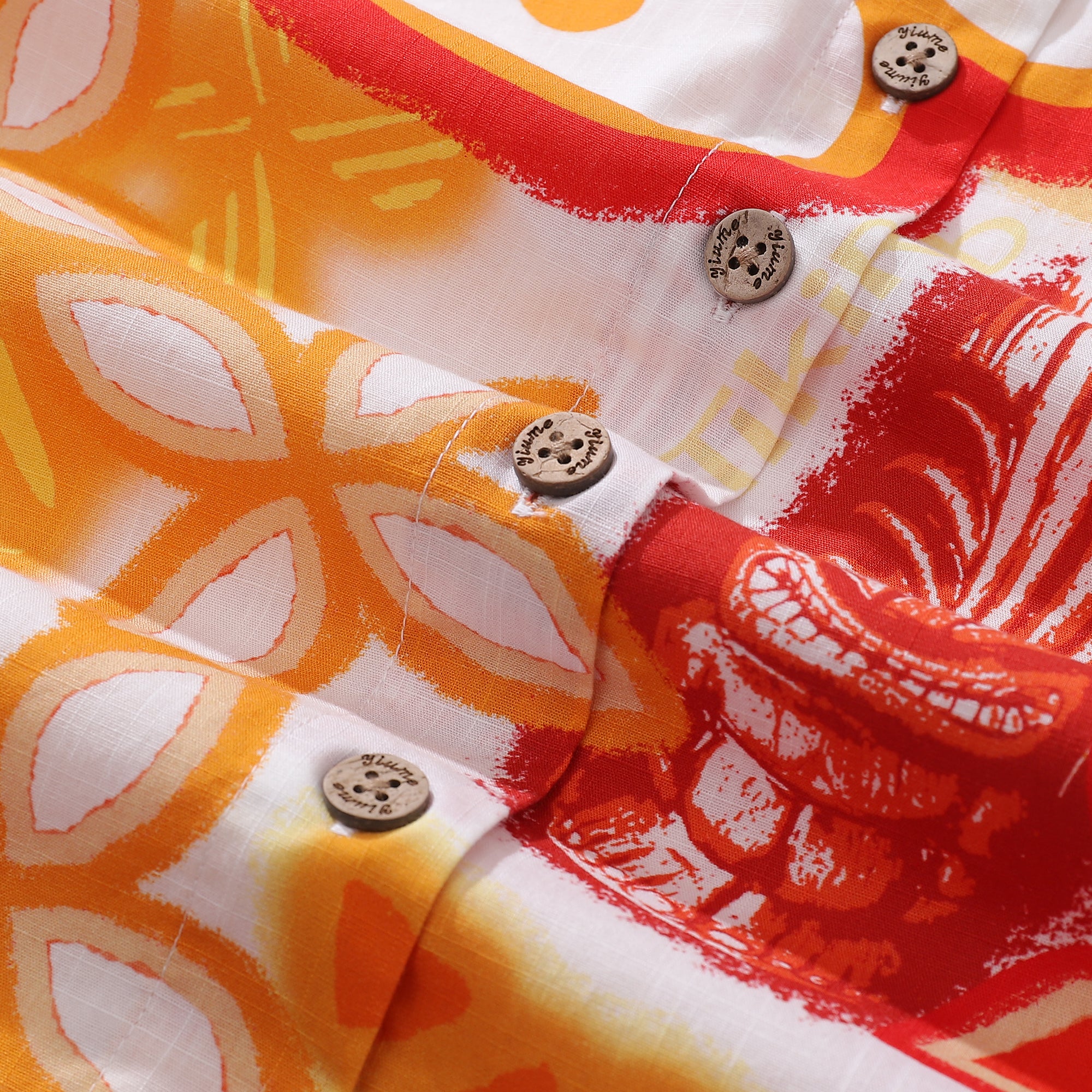 Camisa hawaiana de mujer Totem naranja de Tikirob estampado de algodón con botones de manga corta