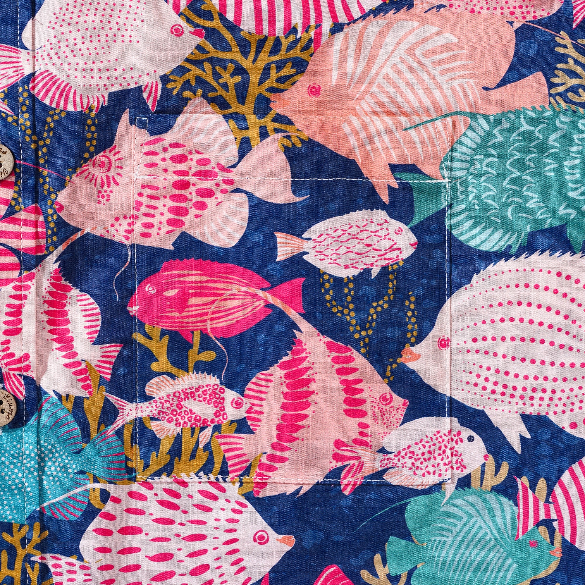 Chemise hawaïenne masculine à manches courtes à manches courtes 100% coton Aloha Fishes heureux dans le récif corallien par Annick