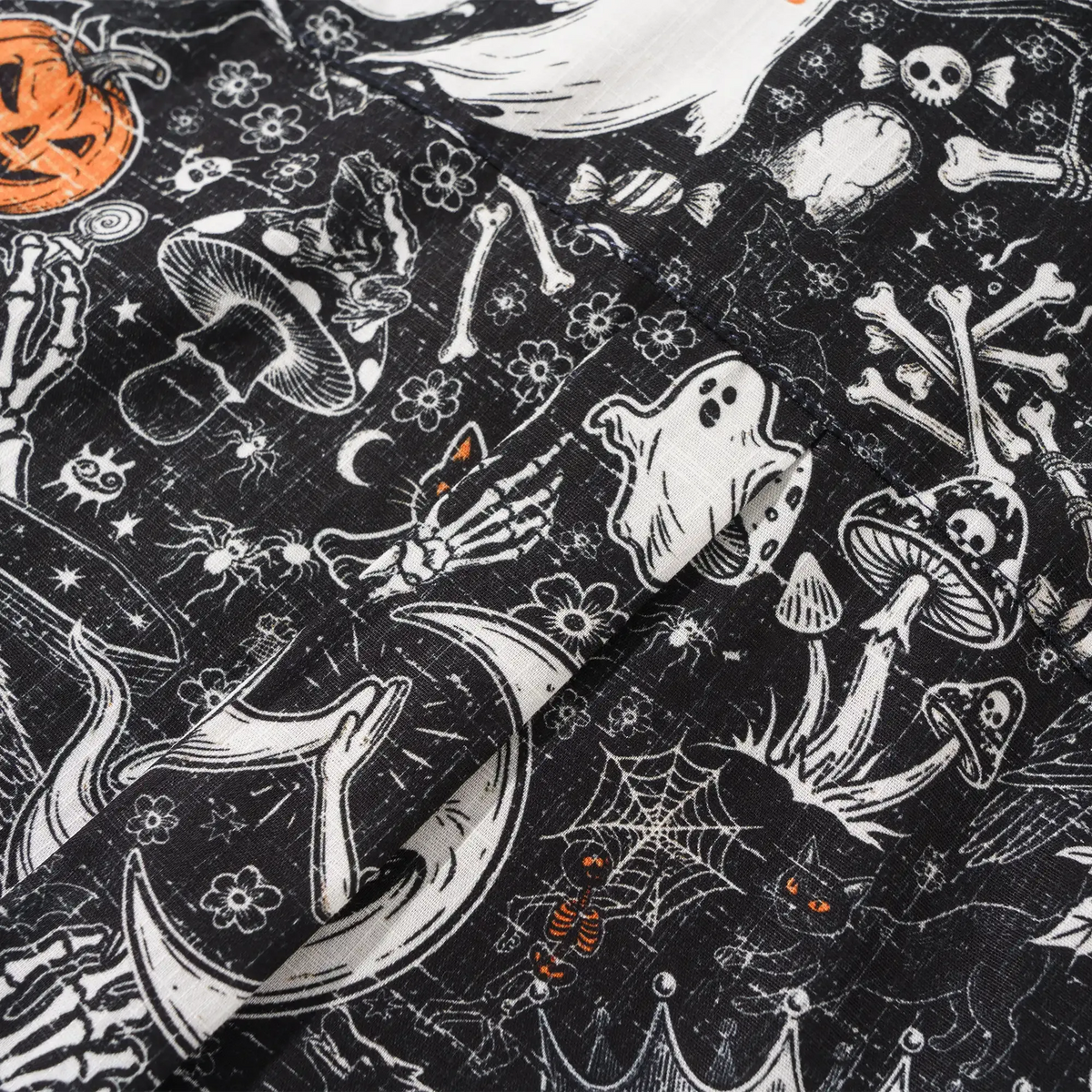 Yiume Halloween Skull Aloha Shirt with coconut buttons
